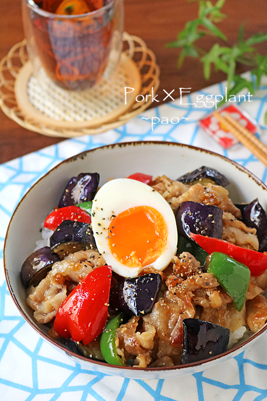 簡単のっけ丼！豚バラとなすの甘辛スタミナみそ炒めどんぶり♪