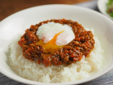 キーマカレー温玉のっけ