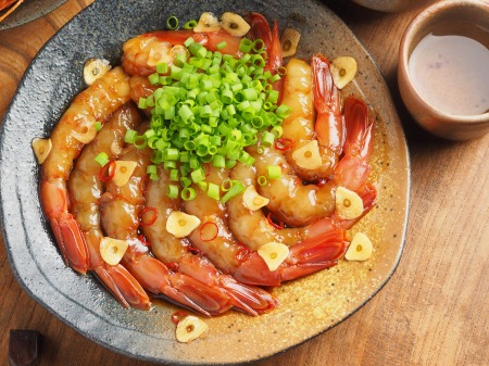 赤えびの漬け刺身、ピリ辛にんにく風味