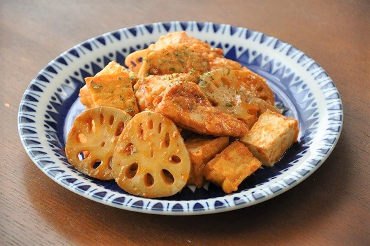 めんつゆがあれば！鶏肉と厚揚げの和風ケチャップ炒め