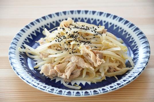 10分83円ストックおかず♪豚こまともやしのコク旨いため