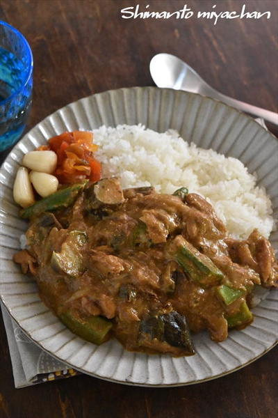 サバ缶で夏野菜カレー