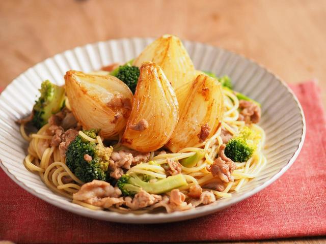 丸ごと新玉ねぎの焼肉パスタ