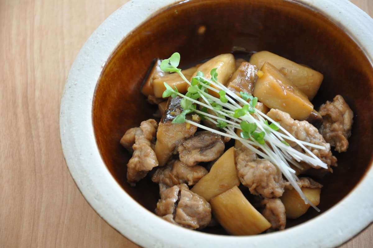 お肉控えめでもコクうま!「エリンギと豚肉の照り焼き」
