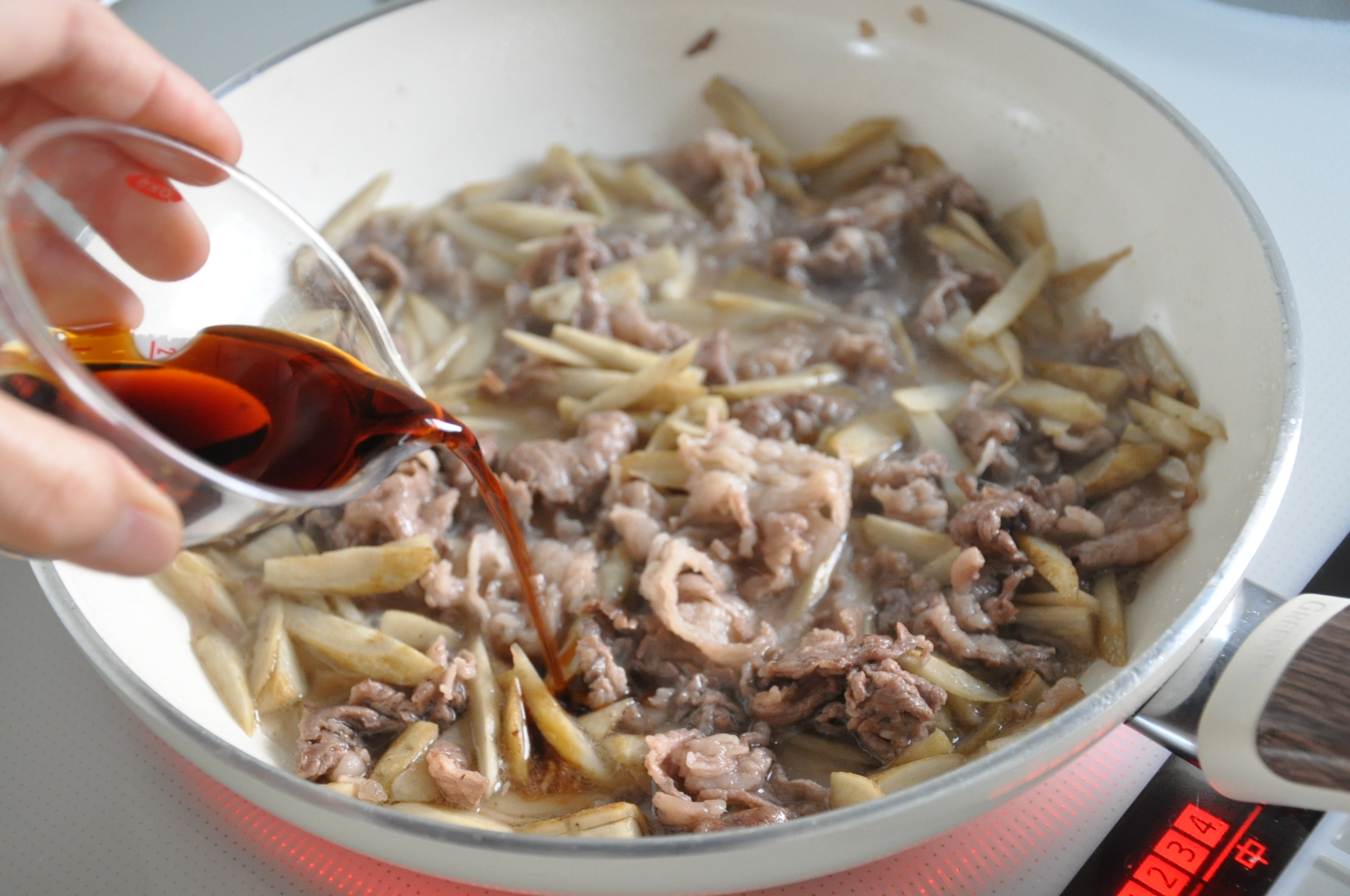 牛肉とごぼうの甘辛煮