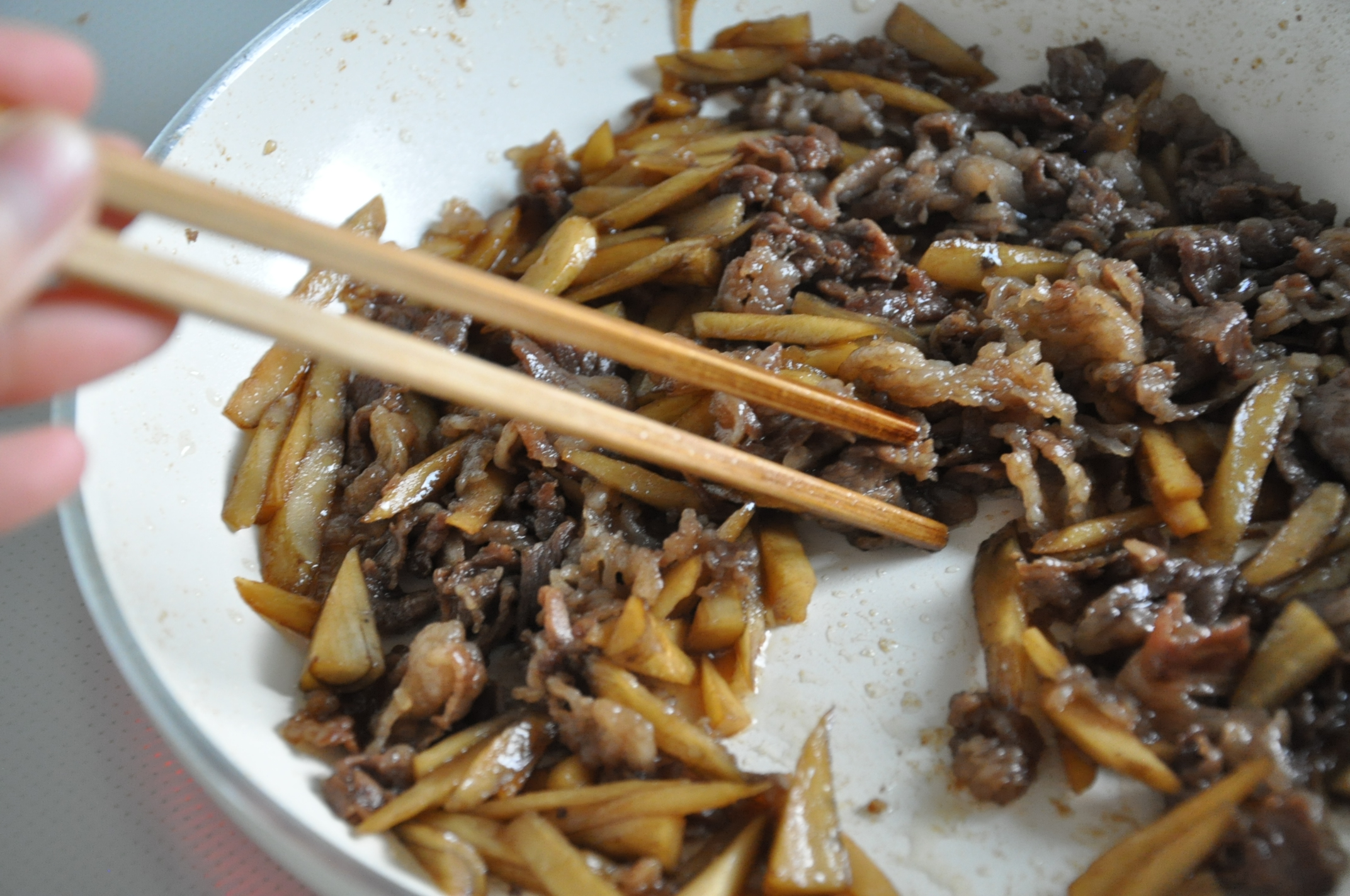 牛肉とごぼうの甘辛煮