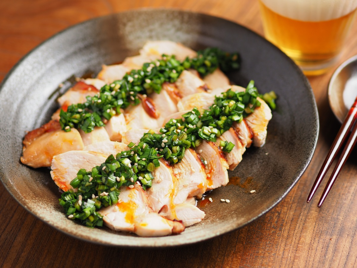 鶏むね肉ぽん酢焼きのニラソースかけ