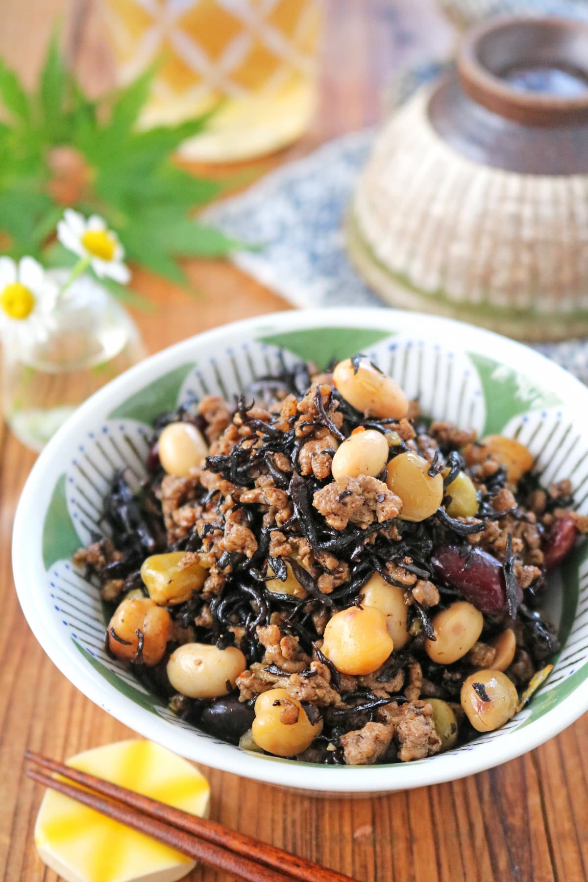 ひき肉とお豆の中華風ひじき炒めどんぶり