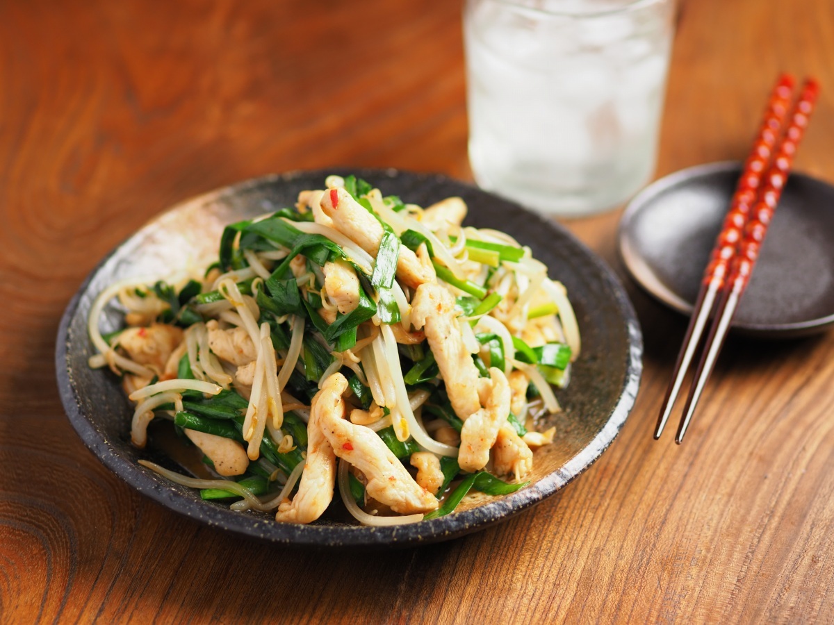 鶏むね肉のオイスターにらもやし炒め