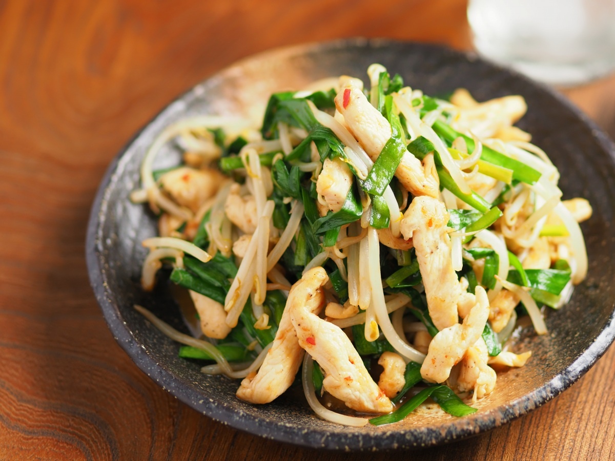 鶏むね肉のオイスターにらもやし炒め
