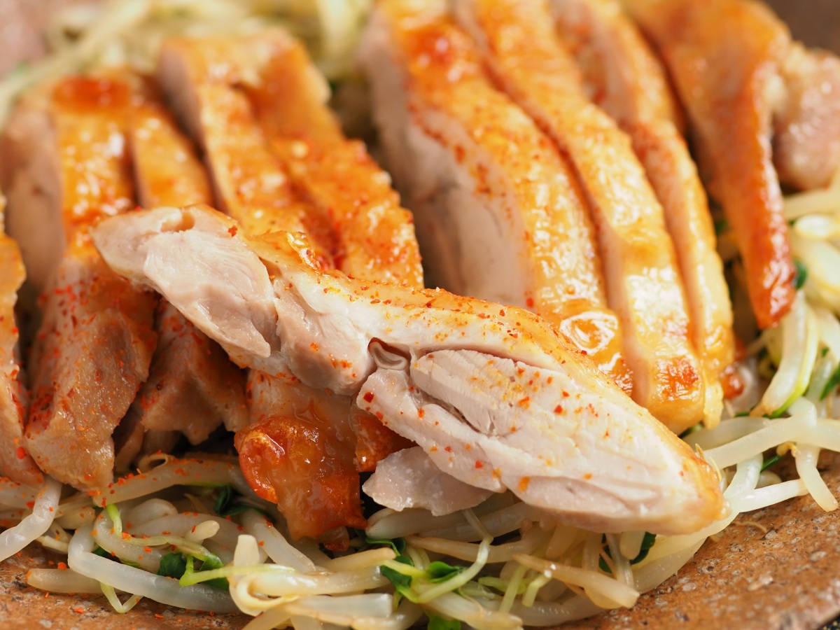 鶏もも肉のにんにく風味旨塩焼き