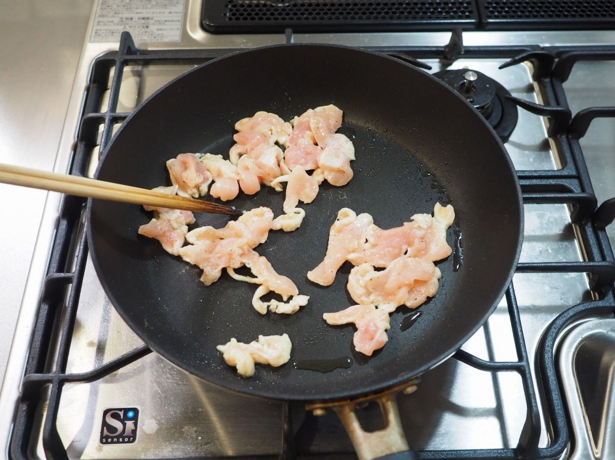 鶏むね肉とパプリカの塩レモン焼きそば