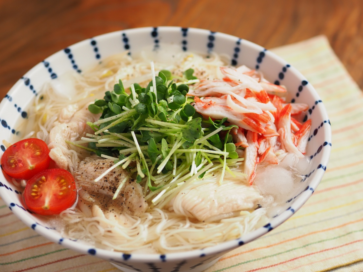 鶏むね肉ともやしの冷製スープそうめん