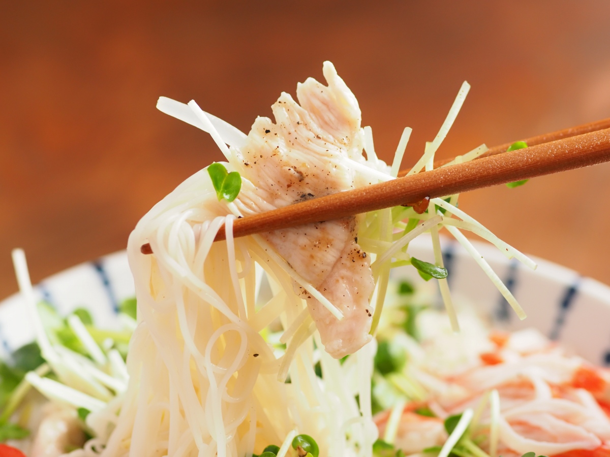 鶏むね肉ともやしの冷製スープそうめん