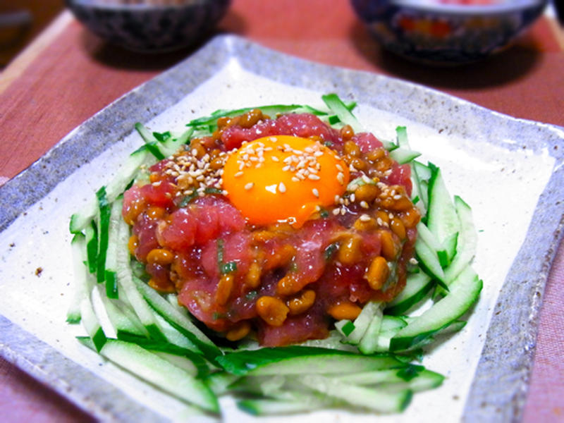 ご飯もお酒も進んじゃう！「まぐろユッケ」レシピ3選