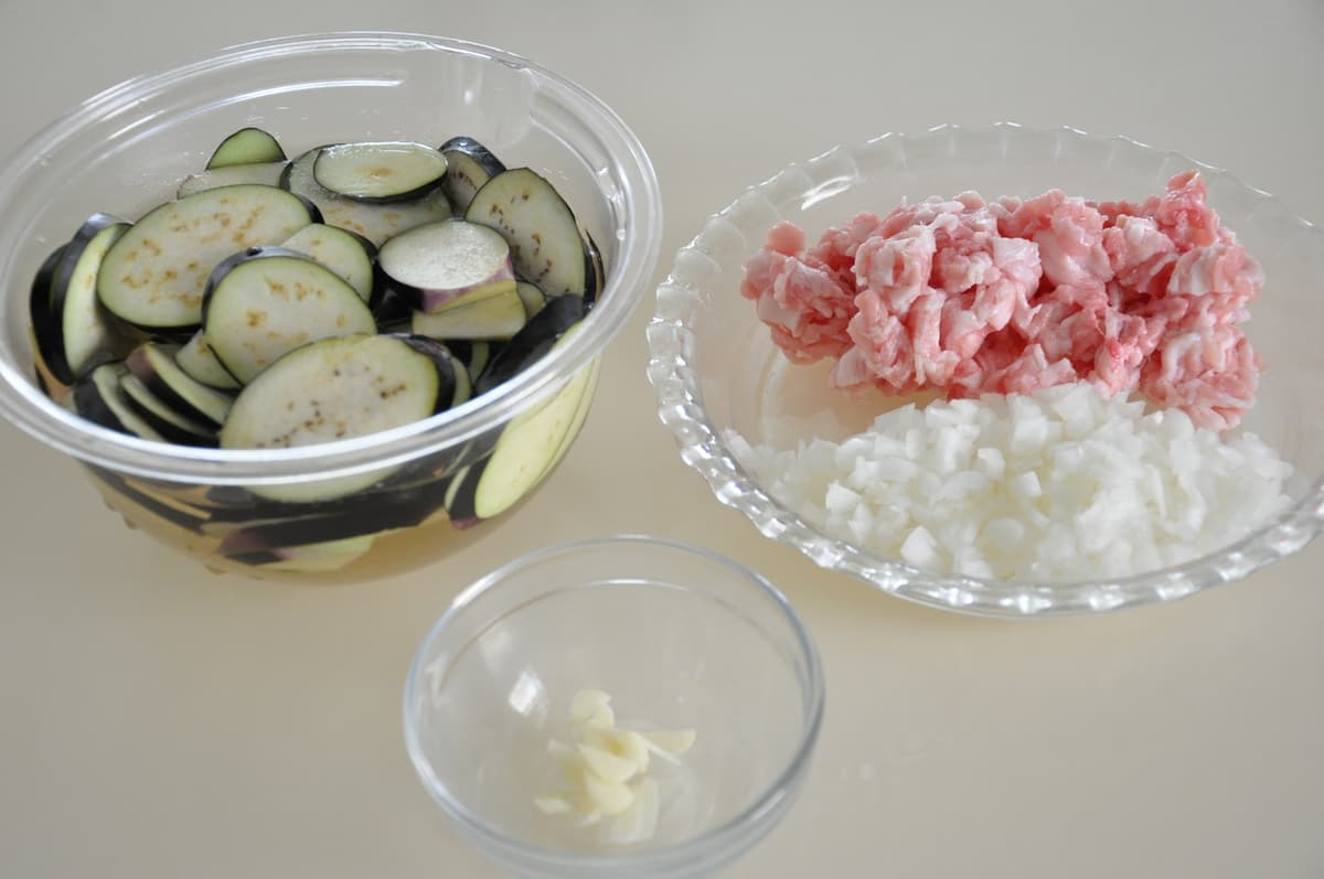 簡単すぎるのにこくウマ「豚こまと玉ねぎのミートソース風」となすを使った簡単アレンジ