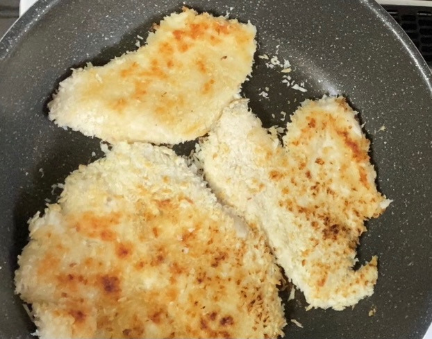 8. 蓋をして焼き、下がこんがりしたら裏返す。