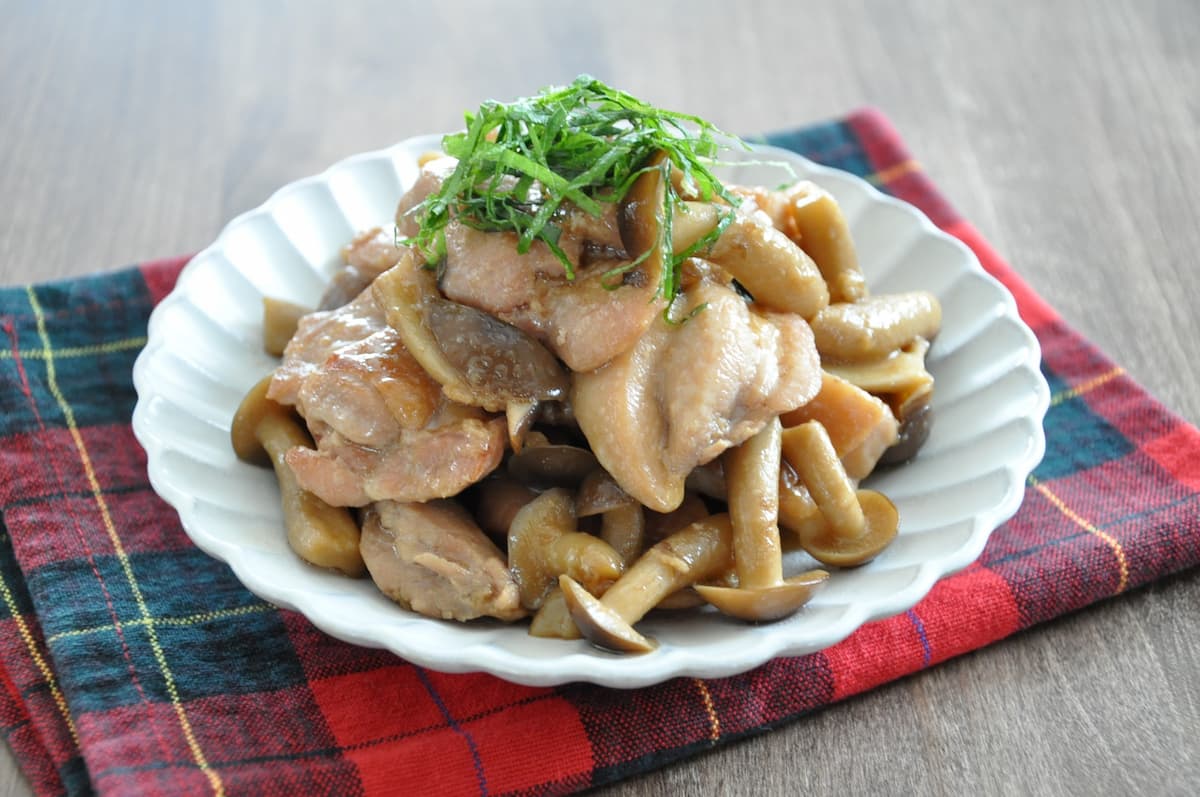 鶏肉としめじの甘辛炒め