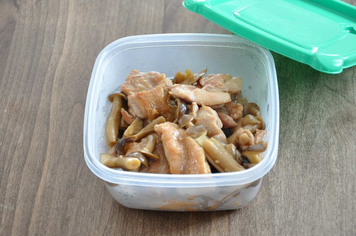 鶏肉としめじの甘辛炒め