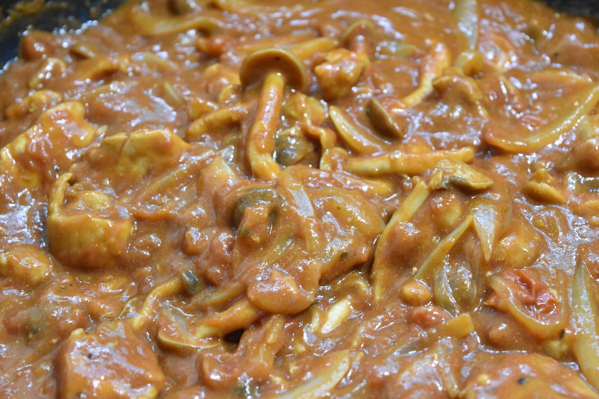 チキンカレー ヨーグルトを加えてよく混ぜる