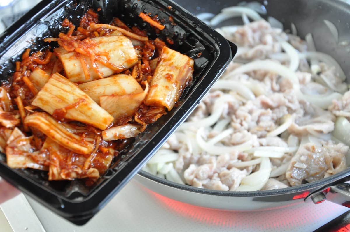 豚肉と玉ねぎのキムチ炒め