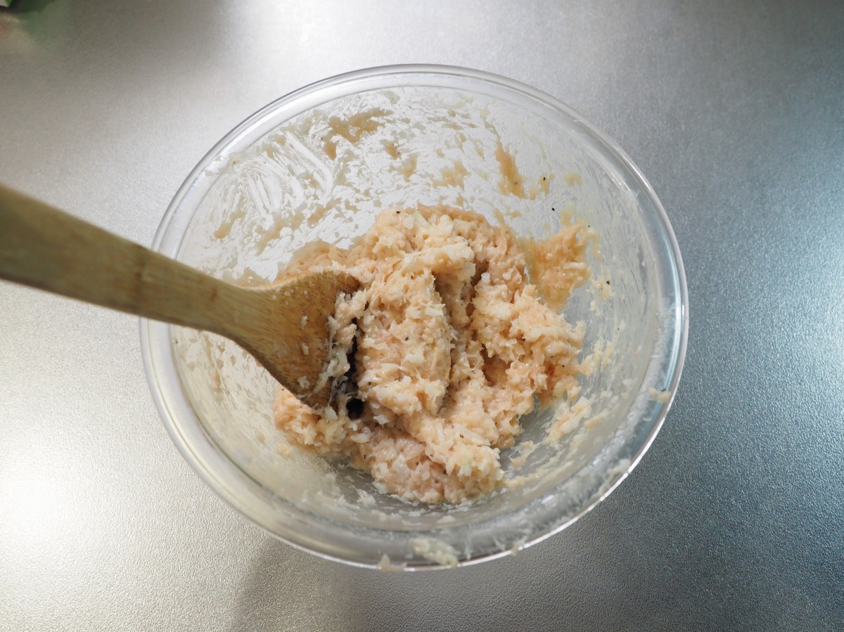 鶏むね肉団子ときのこの柚子味噌鍋