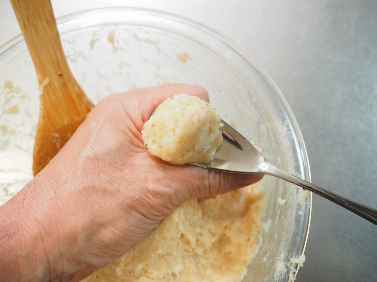 鶏むね肉団子ときのこの柚子味噌鍋