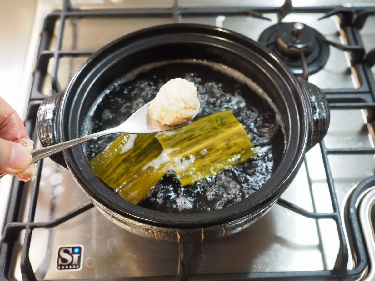 鶏むね肉団子ときのこの柚子味噌鍋