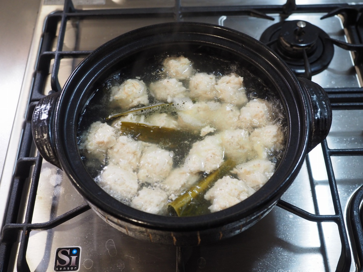 鶏むね肉団子ときのこの柚子味噌鍋