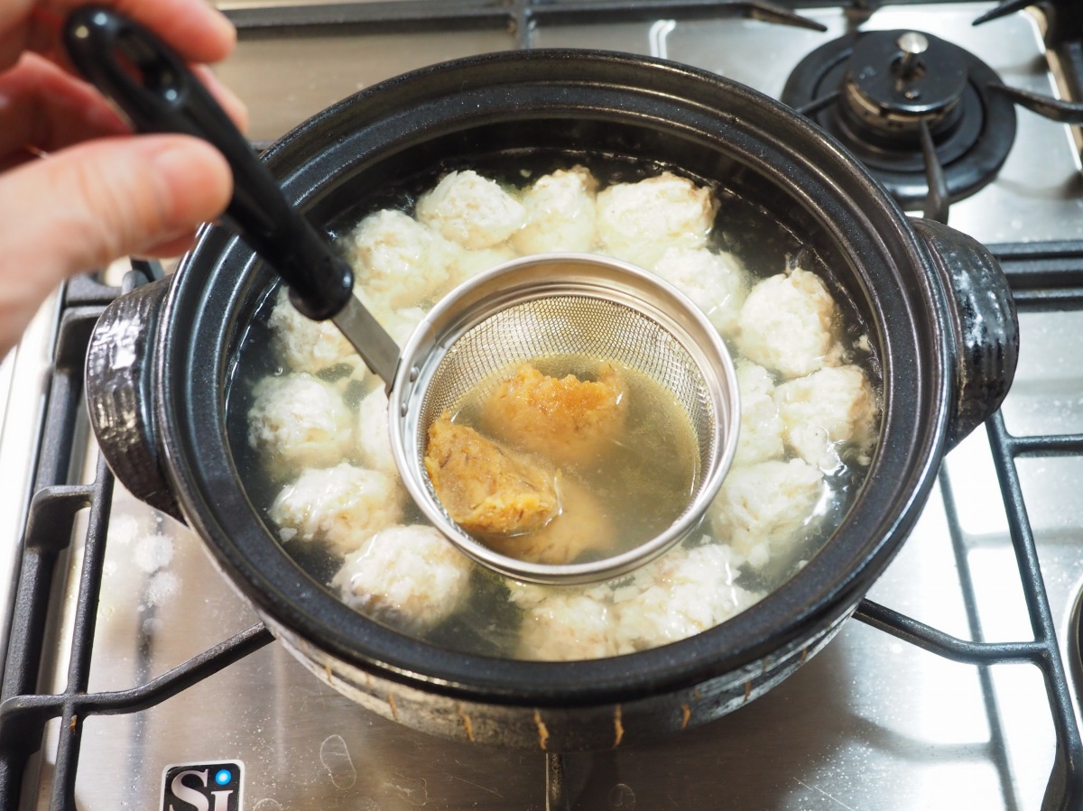 鶏むね肉団子ときのこの柚子味噌鍋