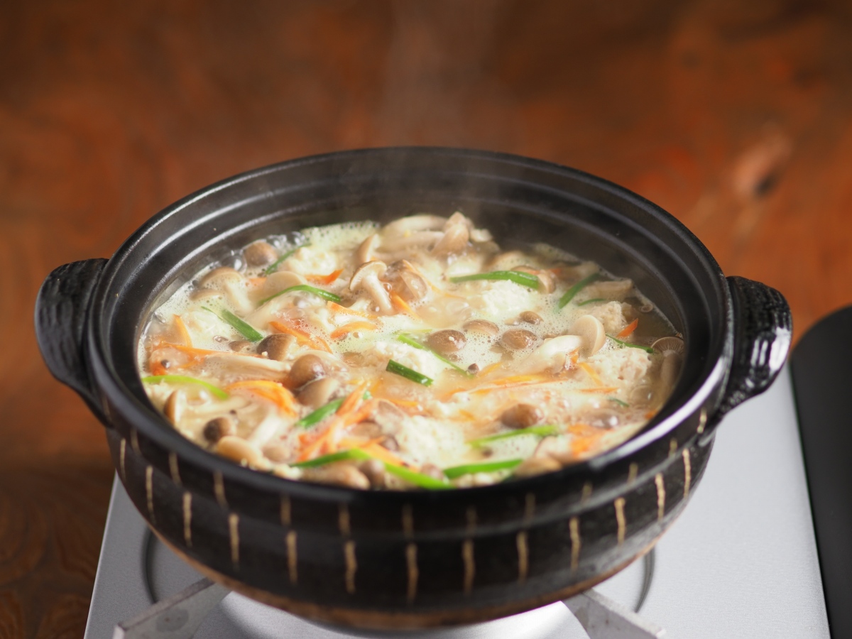 鶏むね肉団子ときのこの柚子味噌鍋
