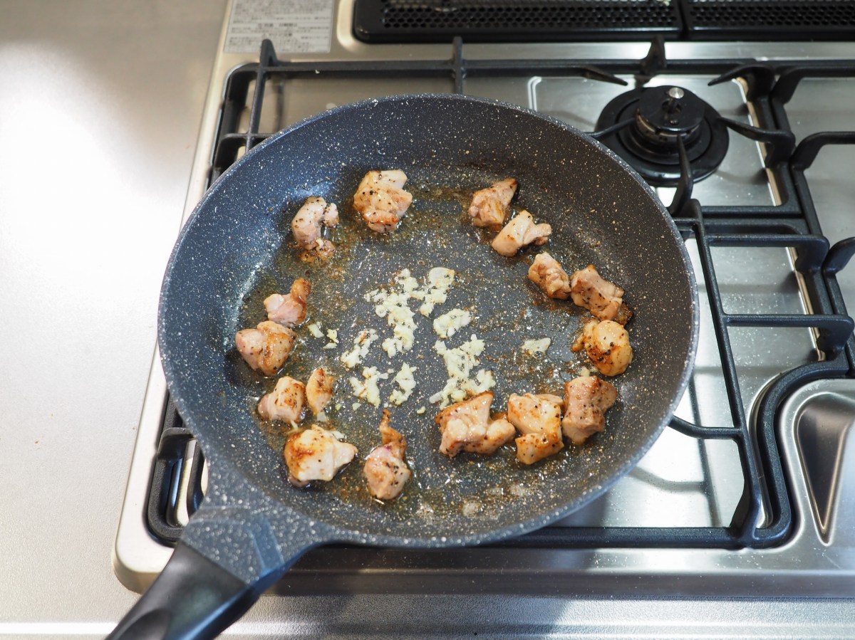 鶏もも肉のガーリックバターライス