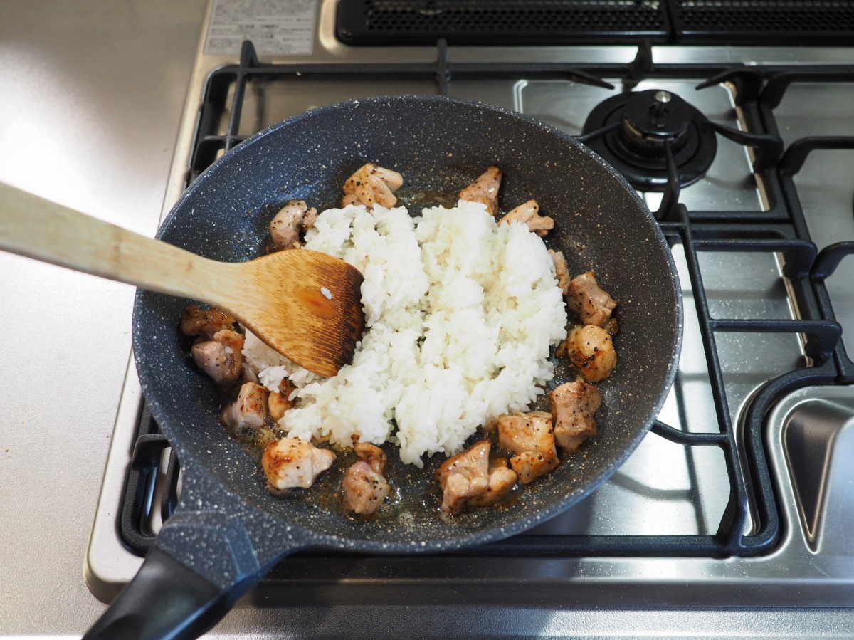 鶏もも肉のガーリックバターライス