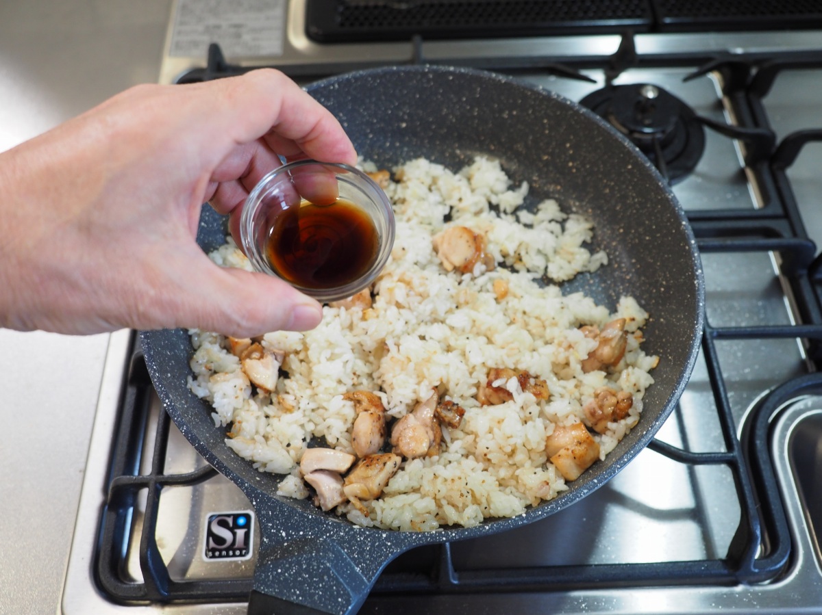 鶏もも肉のガーリックバターライス