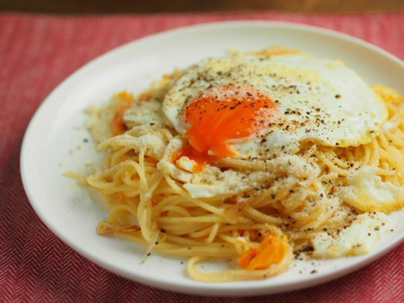 ちょっと豪華に♪「目玉焼きのっけパスタ」5選