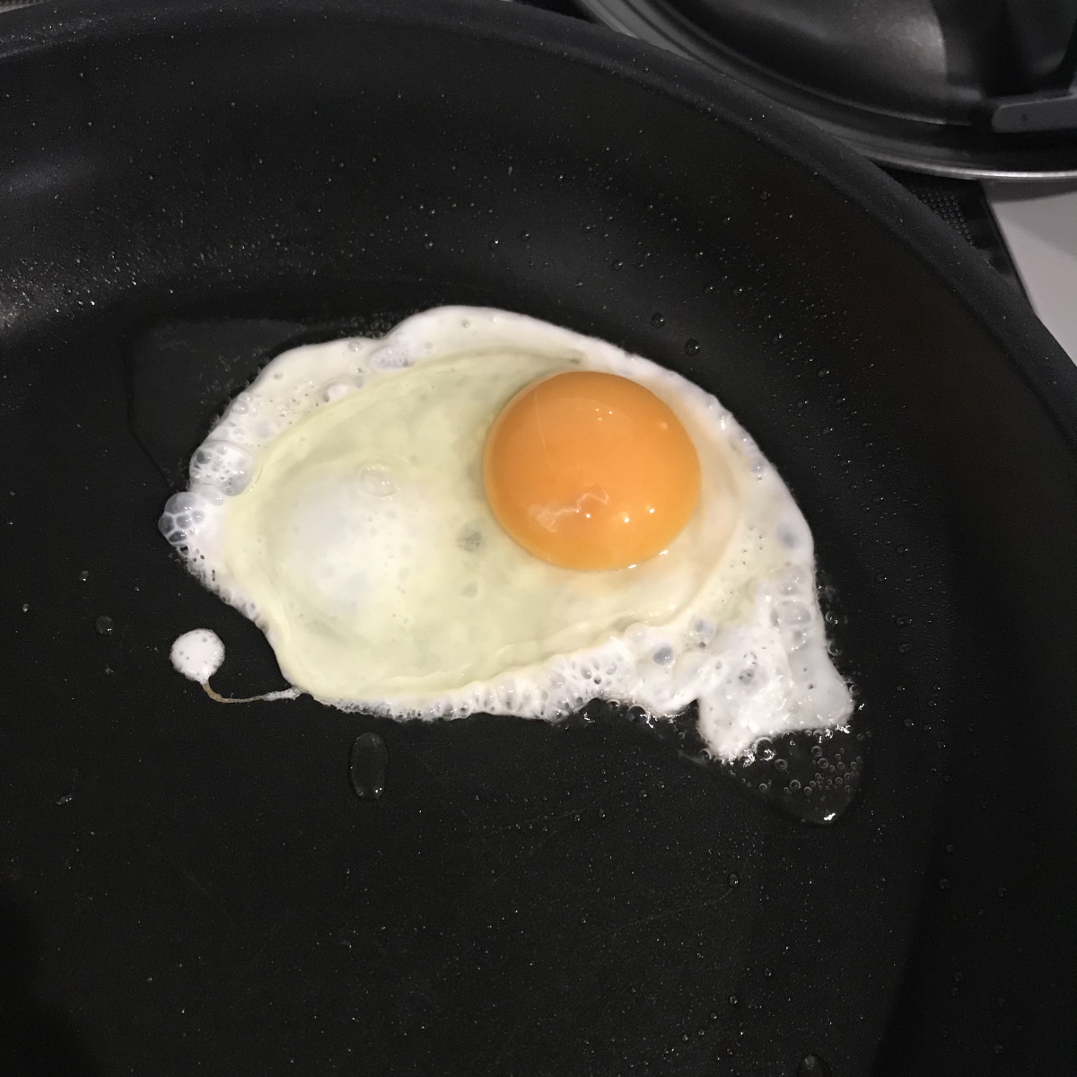 目玉焼き焼いてるところ