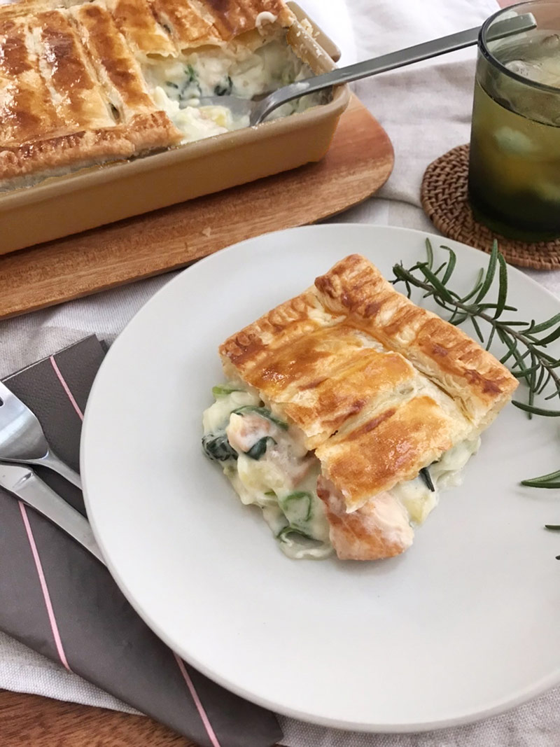 寒い季節の食卓に映える。熱々が嬉しい「サーモンとほうれん草のパイ」
