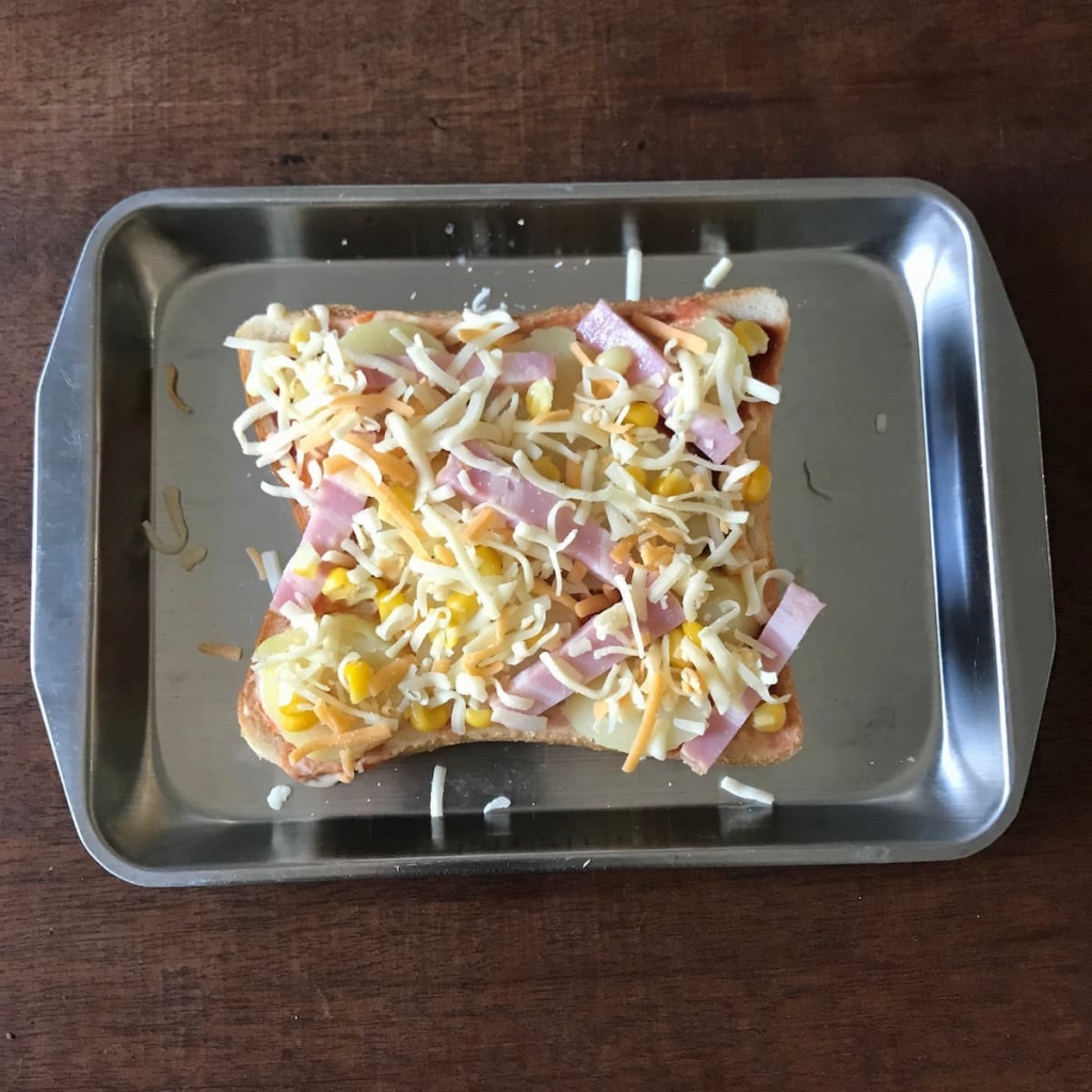 ベーコンポテトコーンのピザトースト