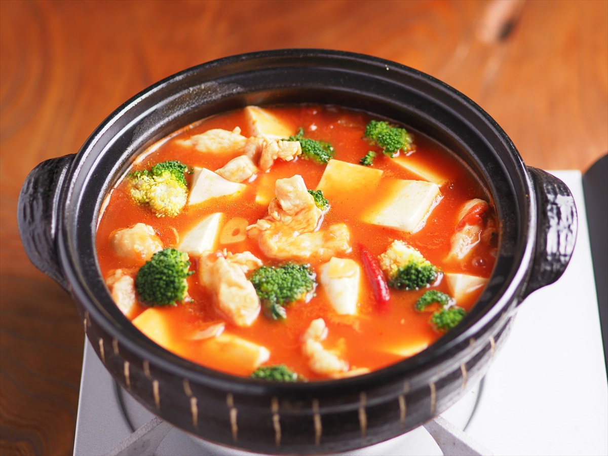 鶏むね肉と豆腐のトマトチーズ鍋