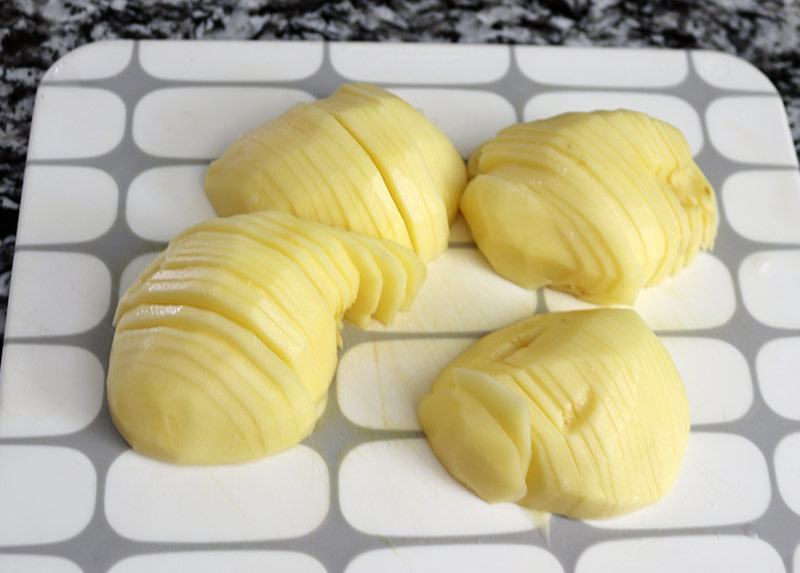 魚焼きグリルであと一品！「グリルハンディプレート」で作る、ハッセルバック風ポテトのグリル焼き
