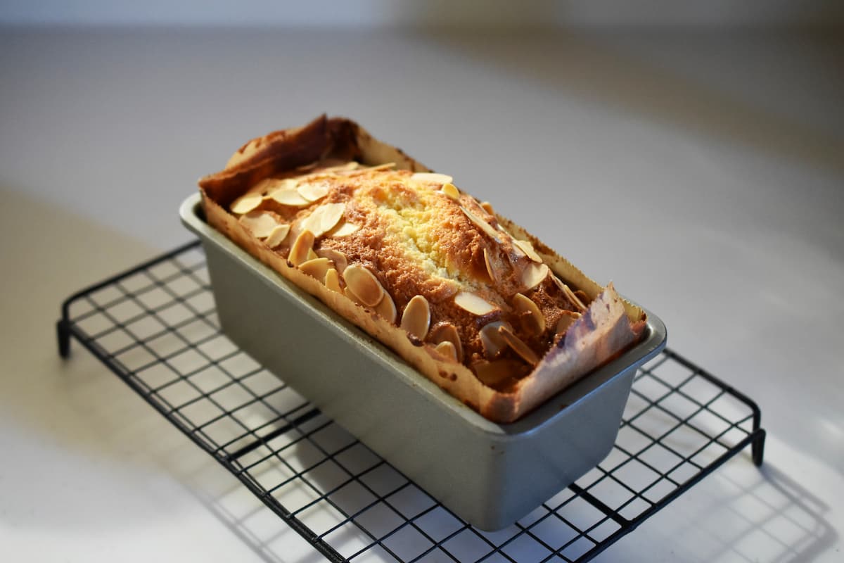 アーモンドパウンドの焼き上がり