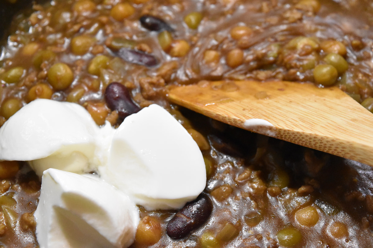 カレールーを加えヨーグルトも混ぜる