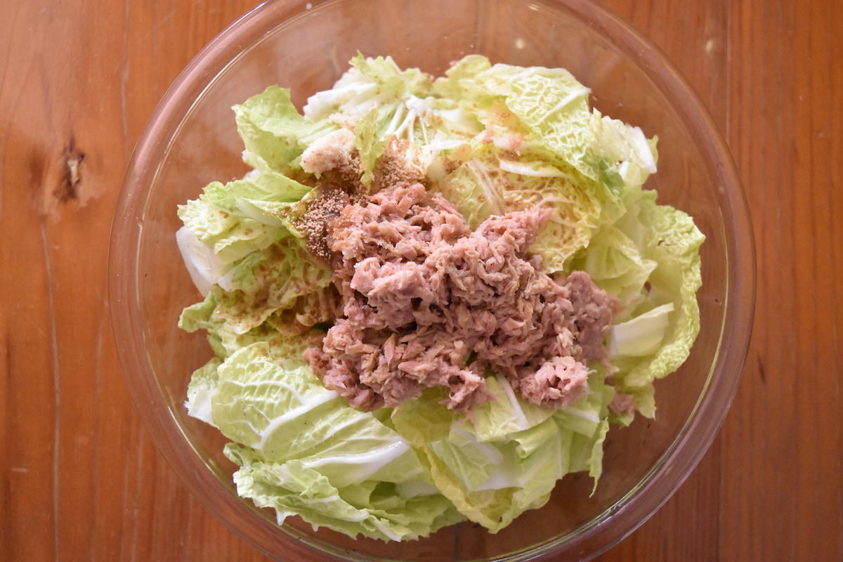 材料をボウルに入れてレンジ加熱する