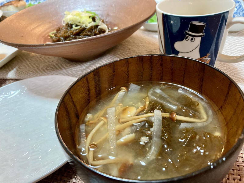 わかめ以外の海藻も手軽に食べよう！「もずく味噌汁」レシピ4選