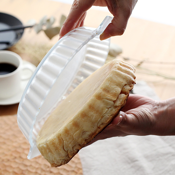 バレンタインに作ろう!苺トッピングで甘酸っぱい「ホワイトチョコチーズケーキ」