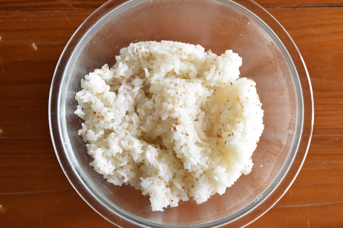 ごはんに味付けする