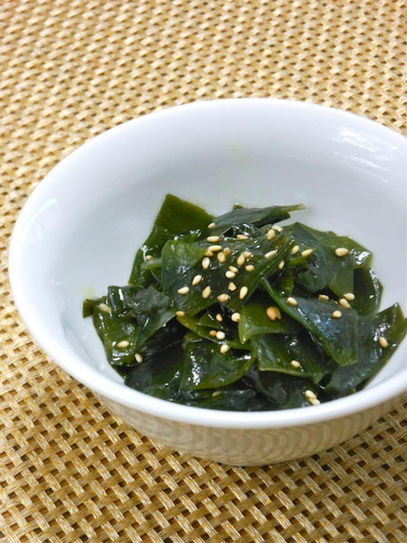 シンプルだけどうまみあり！「わかめの塩炒め」はハマるおいしさ♪