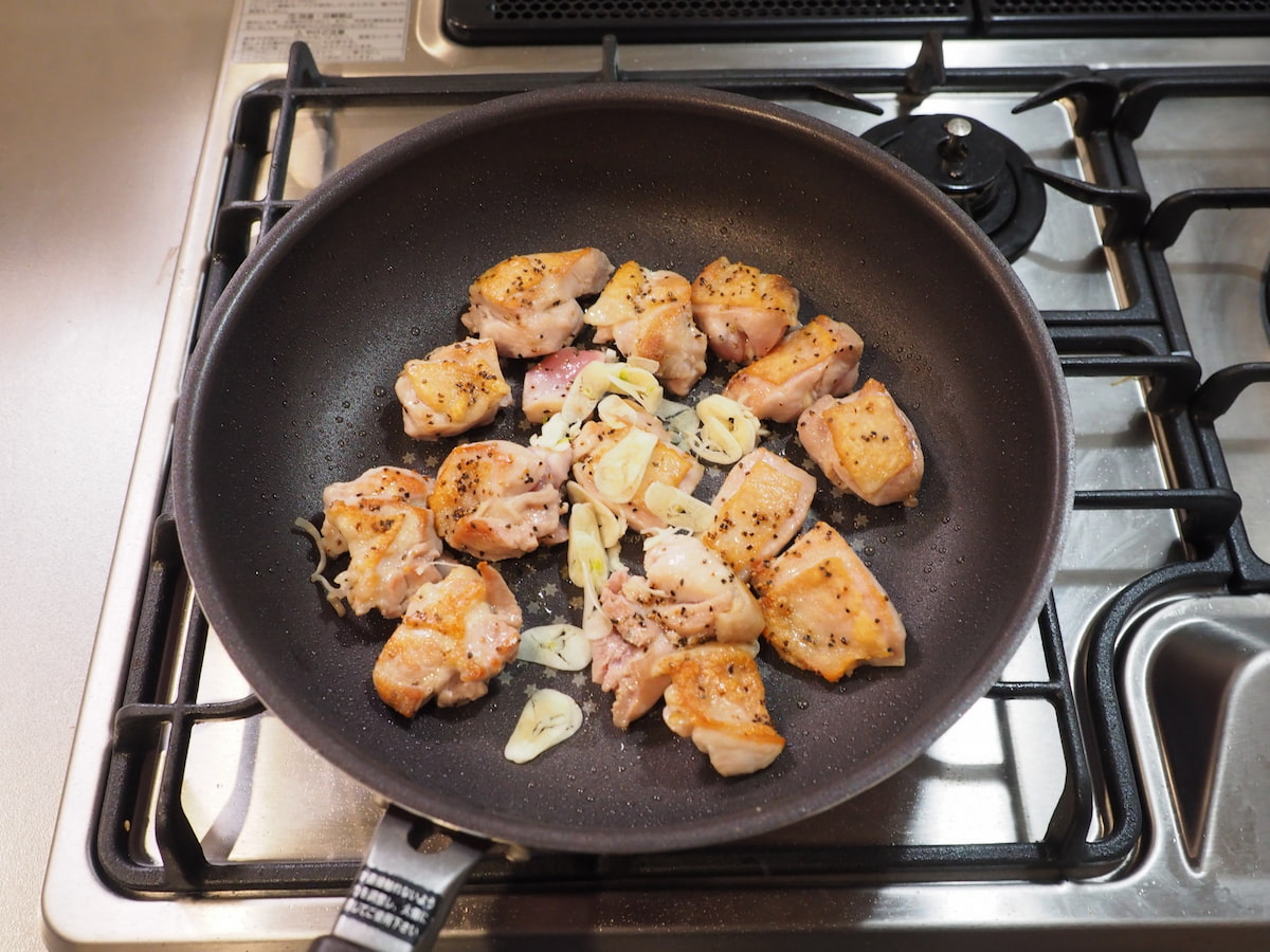 鶏もも肉とブロッコリーのトマトチーズ煮