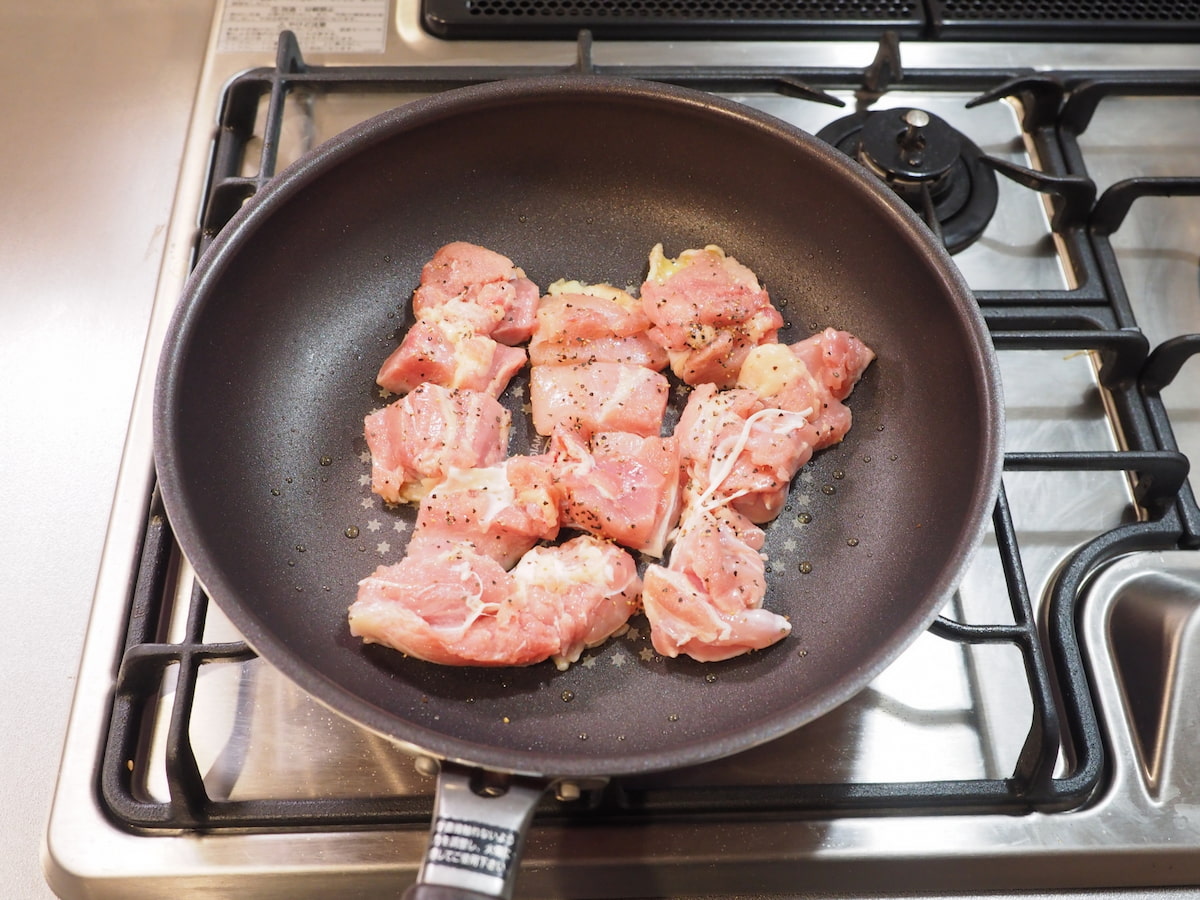 鶏もも肉とブロッコリーのトマトチーズ煮