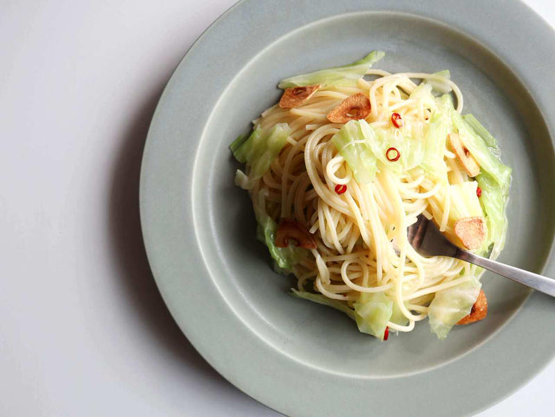 春野菜がおいしい時期に♪「キャベツ入りのペペロンチーノ」を作ろう！